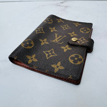 Load image into Gallery viewer, Louis Vuitton Small Ring Agenda
