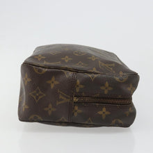 Load image into Gallery viewer, Louis Vuitton Trousse Toiletry 28
