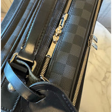Load image into Gallery viewer, Louis Vuitton Damier Graphite Pilot Case
