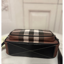 Load image into Gallery viewer, BRAND NEW Burberry Paddy Crossbody
