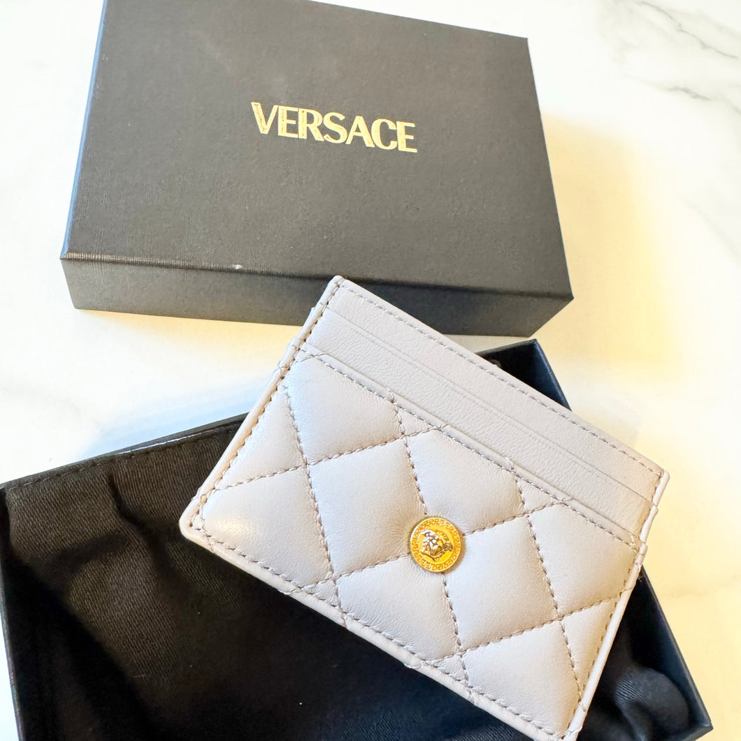 ⚡️Doorbuster⚡️ BRAND NEW VERSACE Quilted Nappa Leather Medusa Card Case Greige