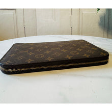 Load image into Gallery viewer, Louis Vuitton Large Zipper Agenda Cover
