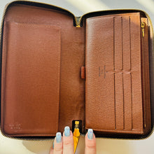 Load image into Gallery viewer, Louis Vuitton Monogram Zippy Organizer Wallet
