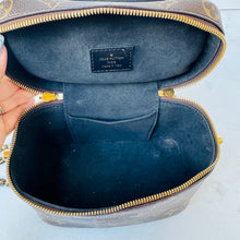 Load image into Gallery viewer, Louis Vuitton Reverse Monogram Vanity PM
