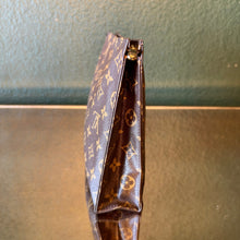 Load image into Gallery viewer, Louis Vuitton Toiletry Pouch 26
