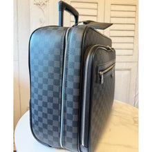 Load image into Gallery viewer, Louis Vuitton Damier Graphite Pilot Case
