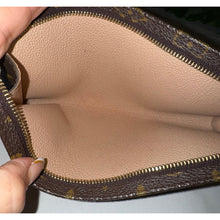 Load image into Gallery viewer, Louis Vuitton Monogram Bucket GM Pouch
