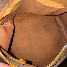 Load image into Gallery viewer, Louis Vuitton SP0996 Monogram Speedy 25
