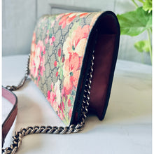 Load image into Gallery viewer, Gucci Supreme Monogram Blooms Chain Wallet
