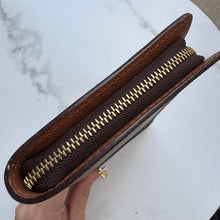 Load image into Gallery viewer, Louis Vuitton Monogram Zippy Wallet
