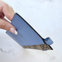Load image into Gallery viewer, Brand New Gucci Supreme Canvas Card Holder

