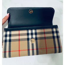 Load image into Gallery viewer, BRAND NEW Burberry Wallet
