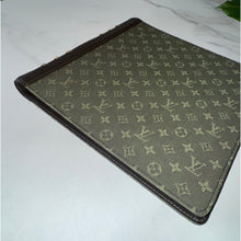 Load image into Gallery viewer, Louis Vuitton Mini Lin Vendredi Agenda Journal
