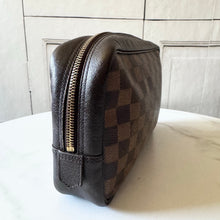 Load image into Gallery viewer, Louis Vuitton Damier Ebene Trousse Toilette 23 CA0979
