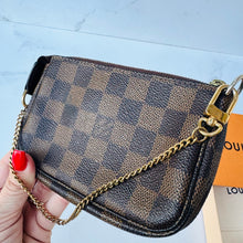 Load image into Gallery viewer, Louis Vuitton Damier Ebene Mini Pochette Accessories
