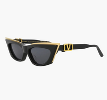Load image into Gallery viewer, BRAND NEW Valentino 55mm Cateye Sunglasses with Crossbody Case
